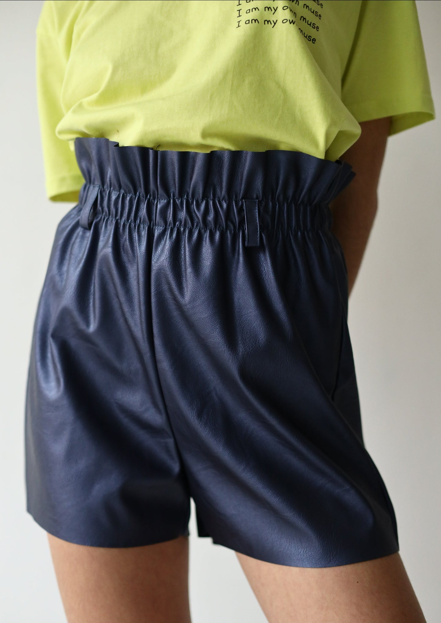 SHORTS POLIPIEL METALIZADA AZUL