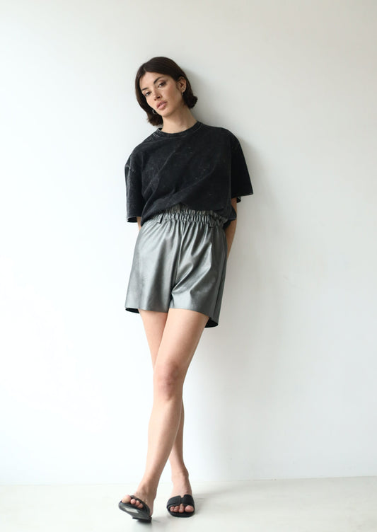 SHORT POLIPIEL METALIZADA GRIS