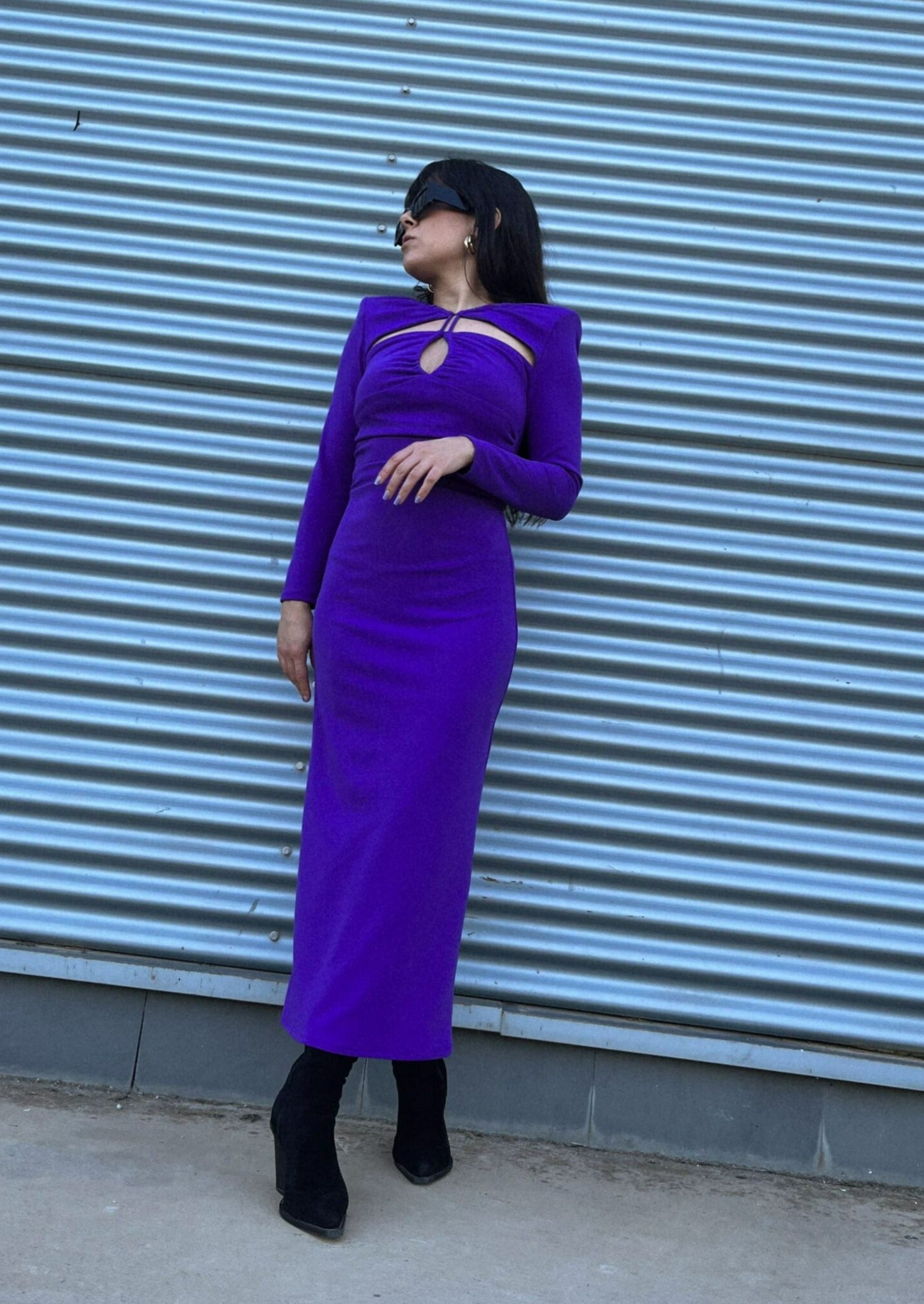 VESTIDO ESCOTE CUT OUT MORADO