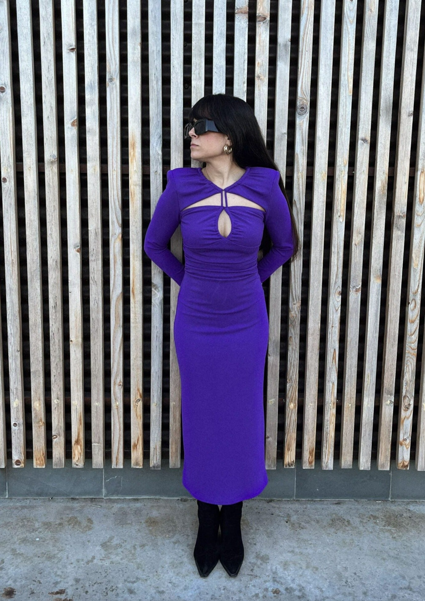 VESTIDO ESCOTE CUT OUT MORADO